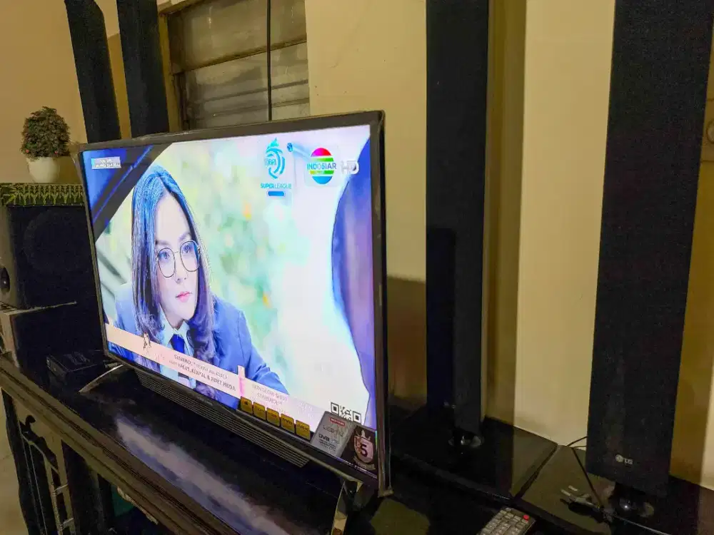 POLYTRON 40 INCH - TIDAK GARANSI