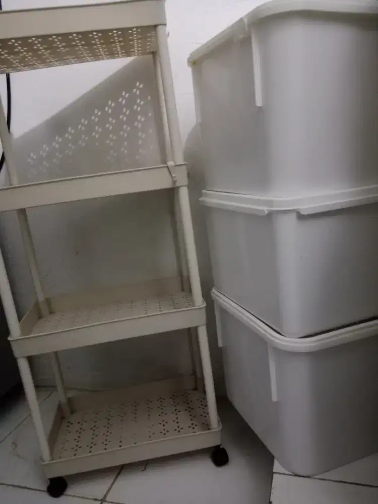 Rak dan box plastik ( satupaket )