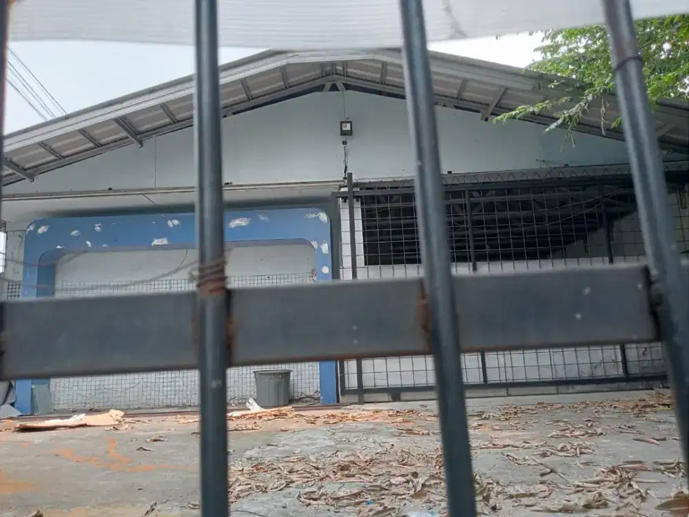 Gudang Bambu Apus Taman Mini Jakarta Timur 950m, siap pakai, lokasi bagus