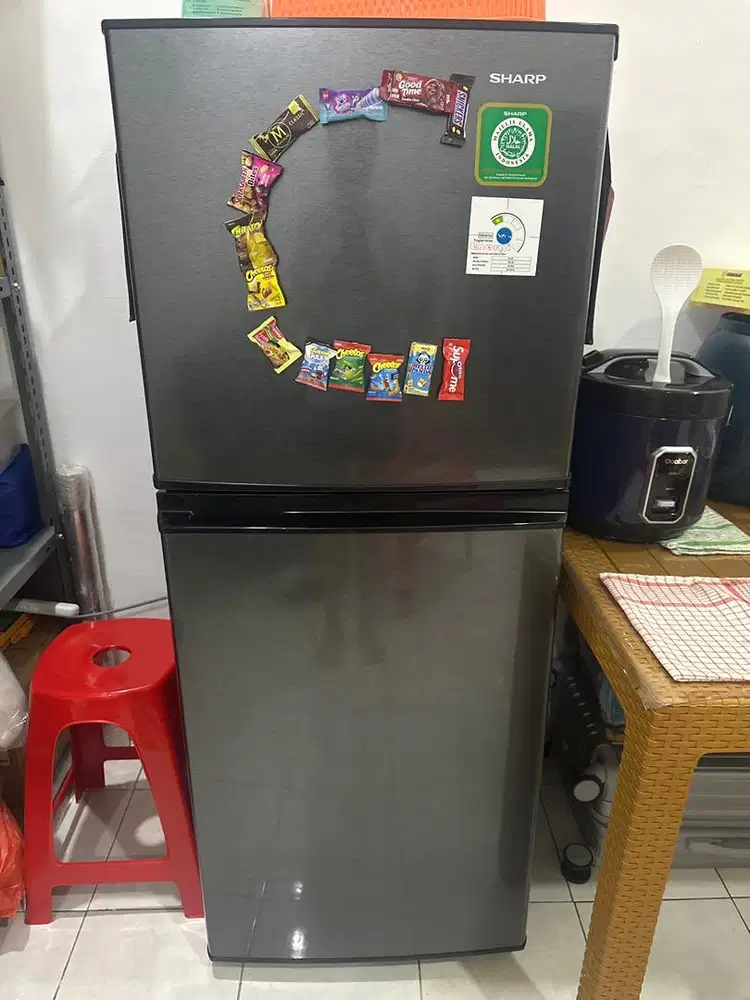 No minus masih bagus Kulkas 2pintu sharp tipe SJ 236 MN HS 205liter