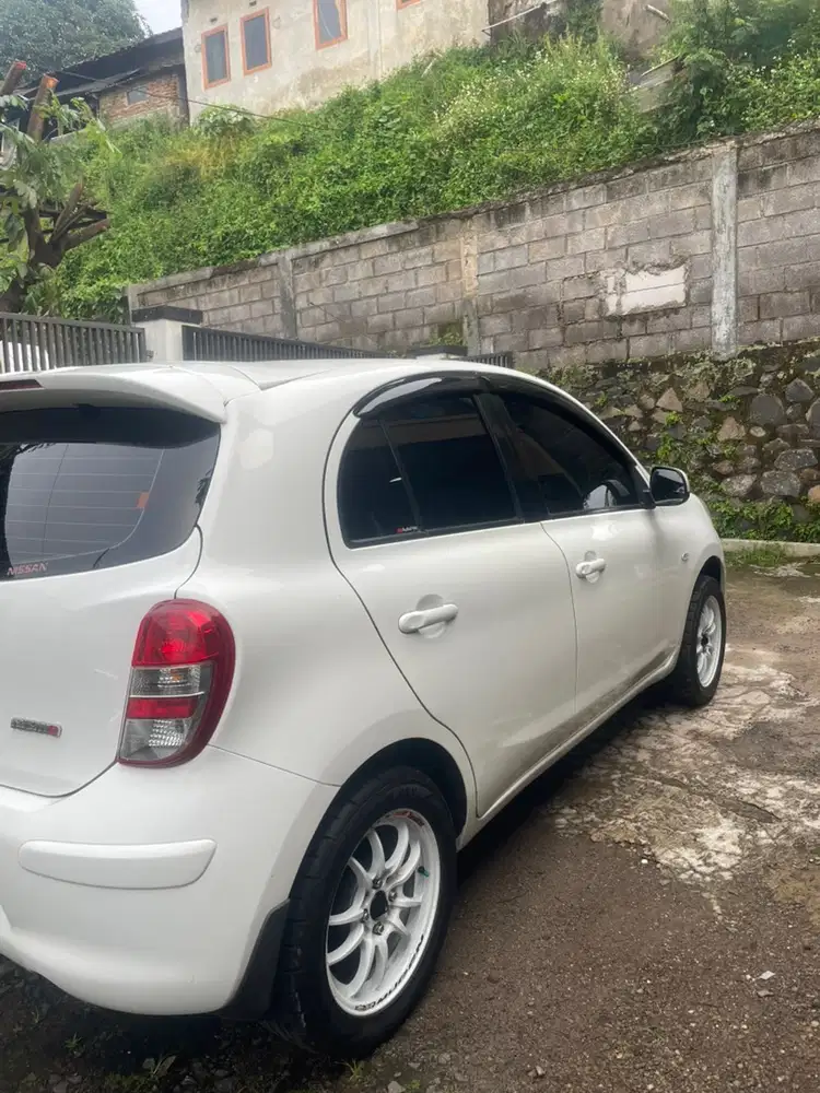 Nissan March 2011 Bensin