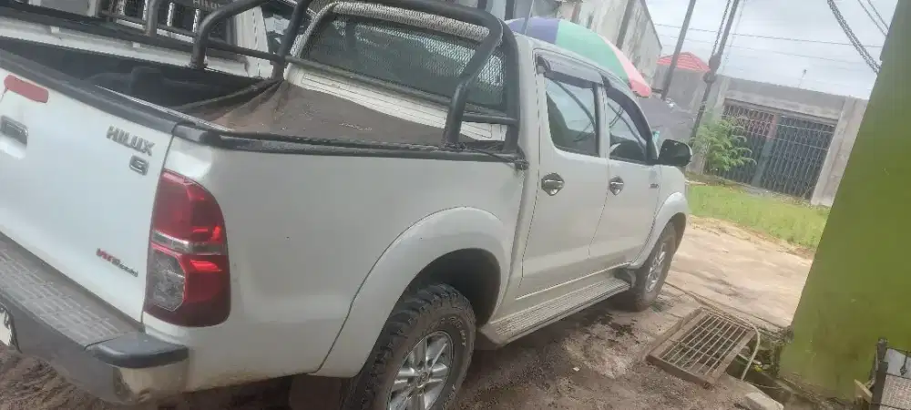 jual hilux Double cabin type G diesel 4x4