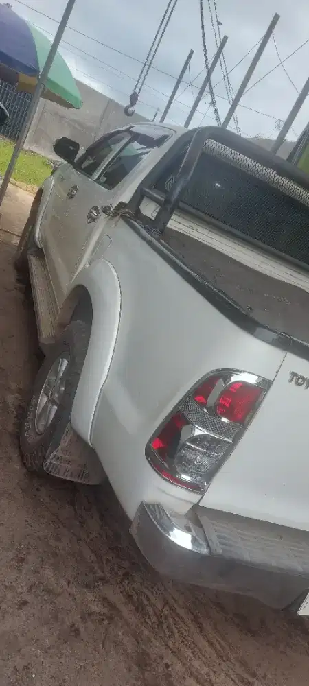 jual hilux Double cabin type G diesel 4x4