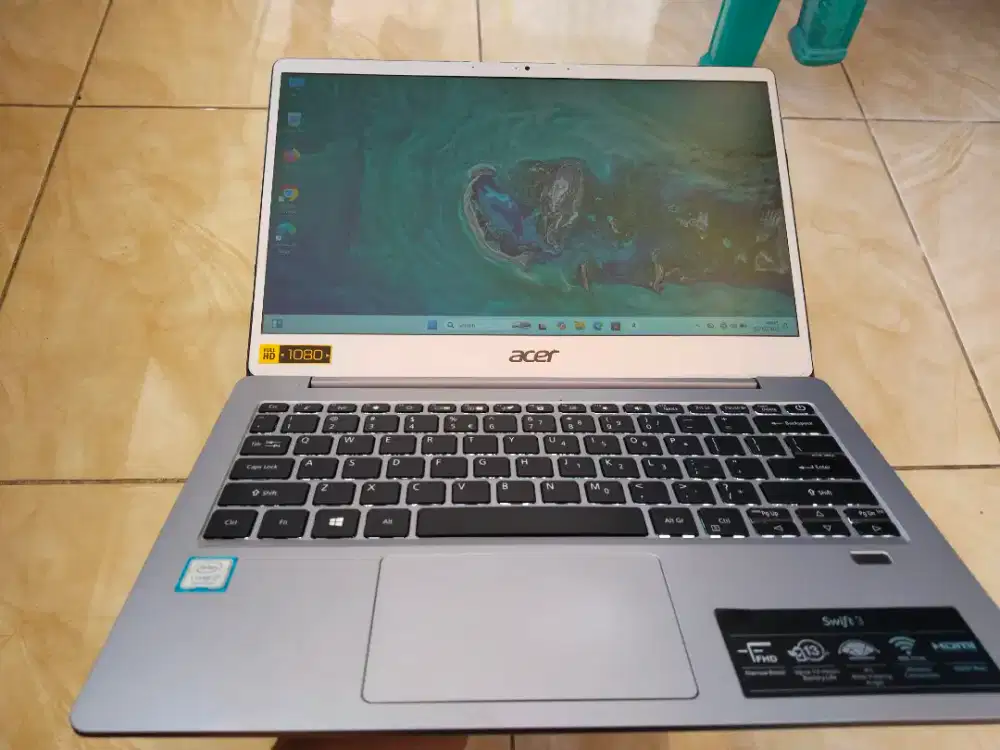 Dijual laptop Acer Aspire Swift SF313-51 Intel i7-8550U 8CPUs Ram 8GB
