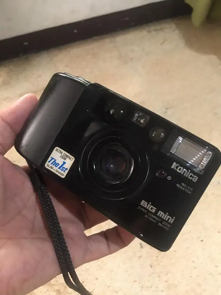 Camera conica red eye reduction