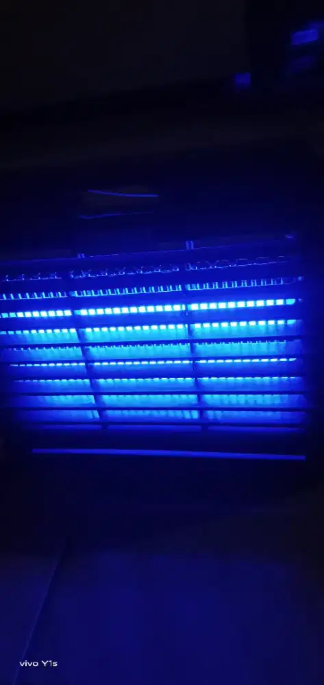 Lampu pengusir nyamuk dan serangga