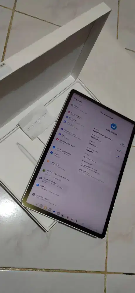 Samsung tablet S10fe plus