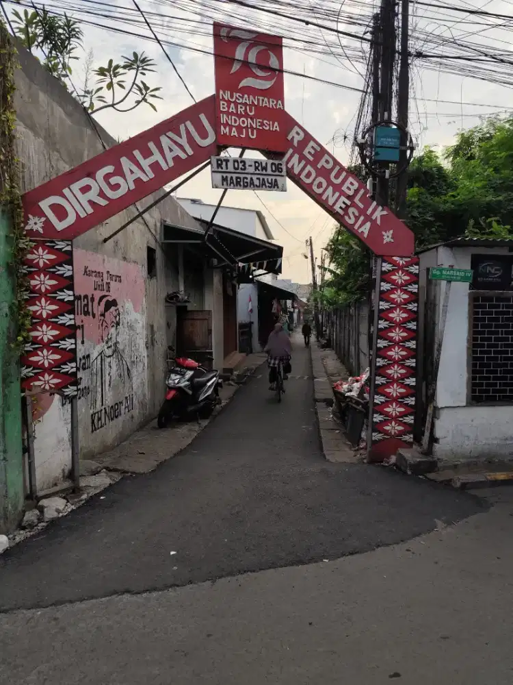Di kontrakan rumah tinggal di kel. Margajaya, Bekasi selatan