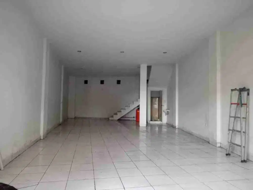 Disewakan Ruko 3 Lantai