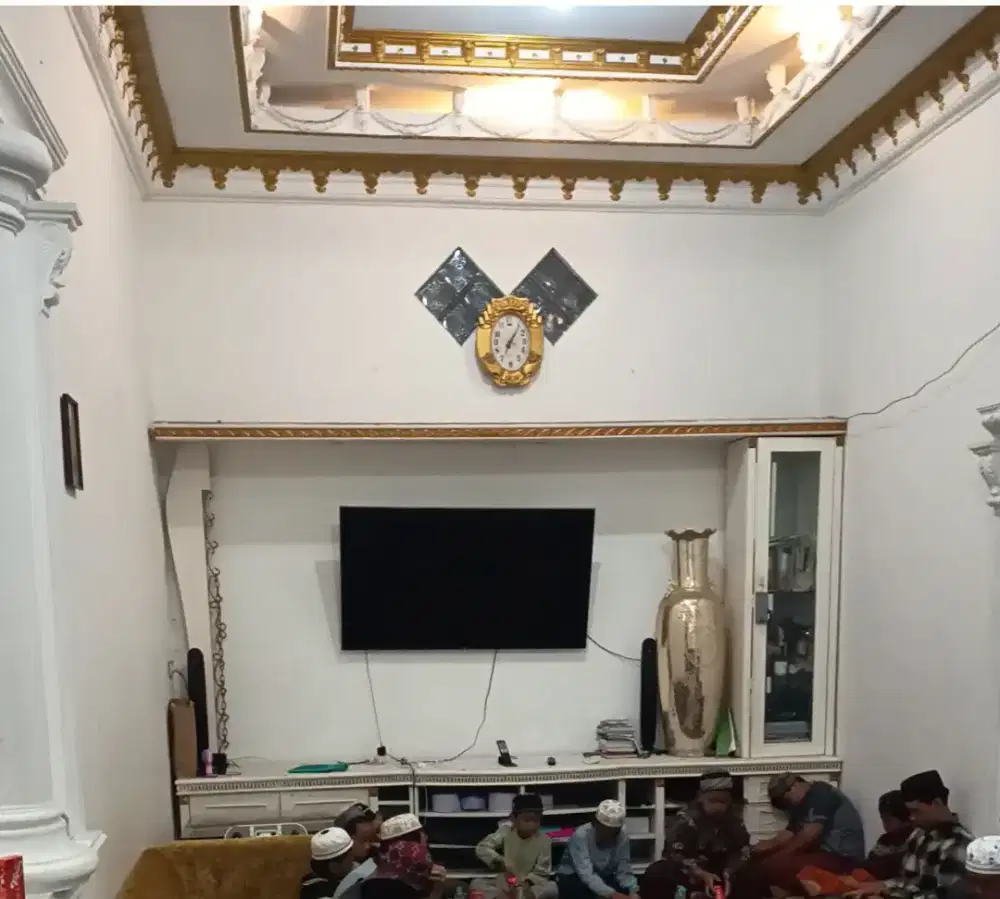 Lemari tv ukuran 3.8 meter