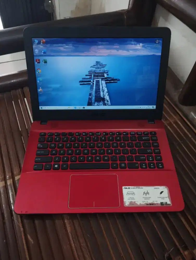 Asus Intel Celeron N3350U. Ram 4Gb. Ssd 128Gb.