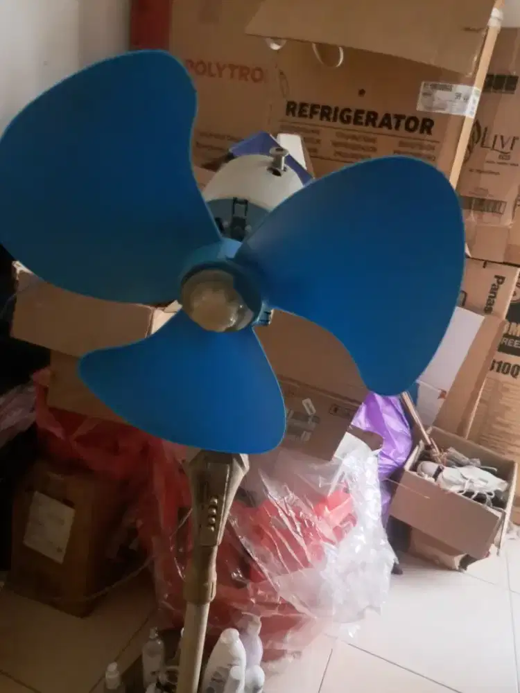 Kipas angin cosmos 16in