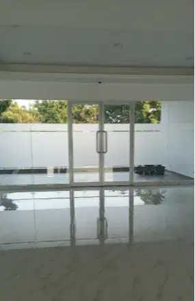 Outlet Kaca Film dan Sticker untuk kebutuhan Gedung, Perkantoran