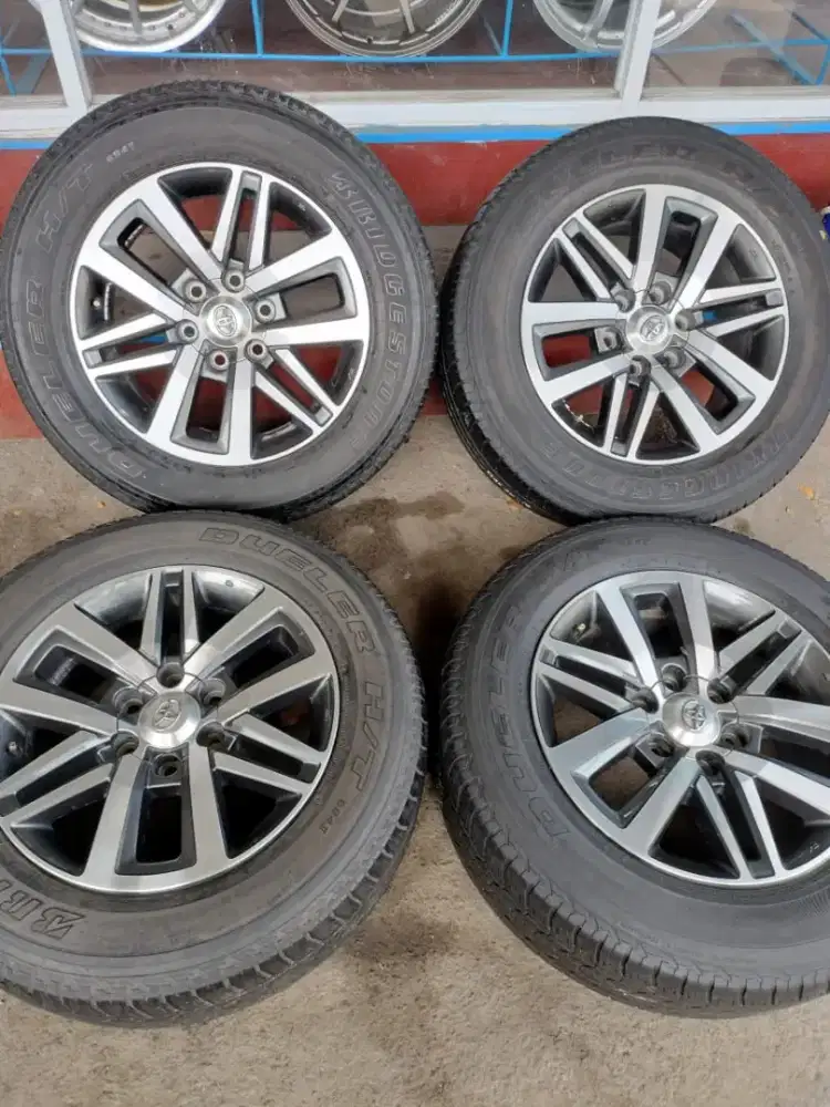 Velg original OEM Toyota Fortuner vrz ring 18 6x139,7 ban 265/60 R18