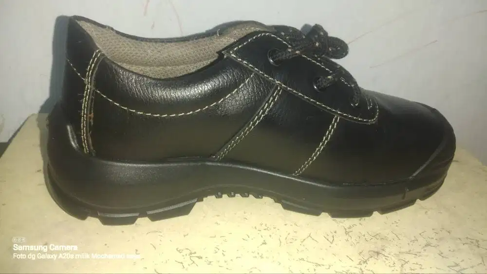 Sepatu safety kings