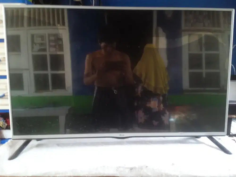 Jual tivi  minus layar pecah