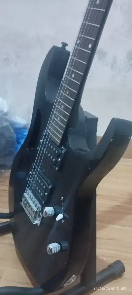 gitar listrik ibanez Jem. warna hitam