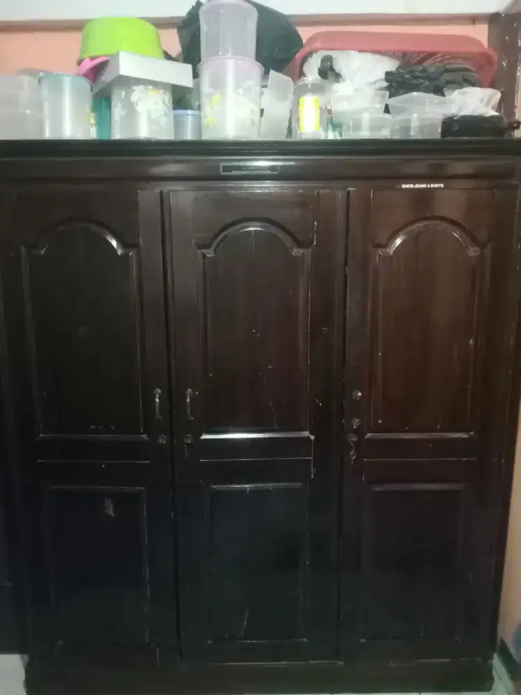 Jual lemari 3 pintu kayu jati asli,tolet kecantikan,meja sudut