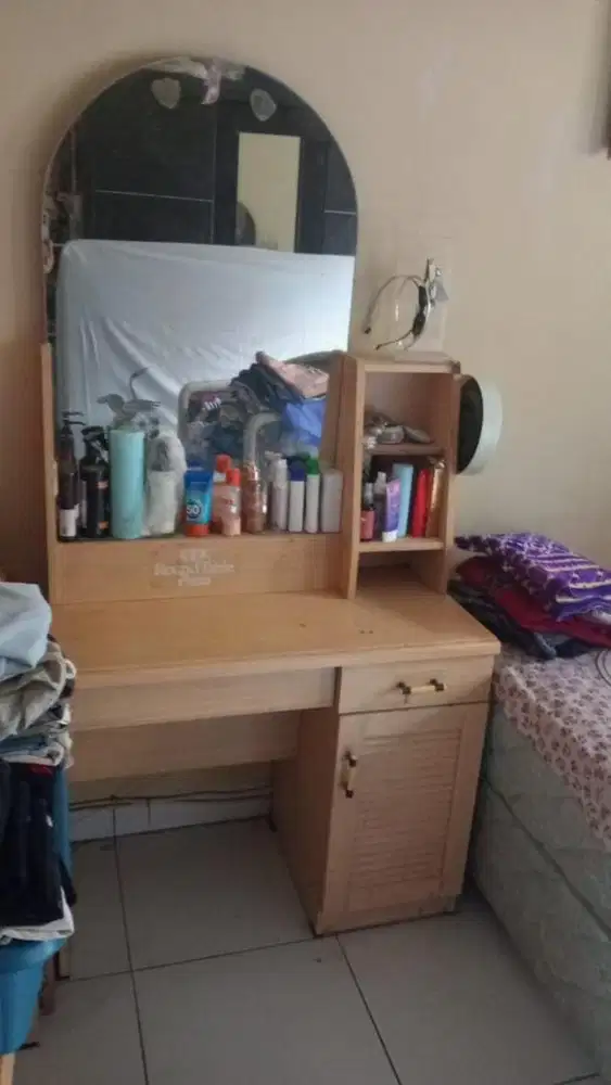 Dijual Meja Rias Kayu + Cermin Besar