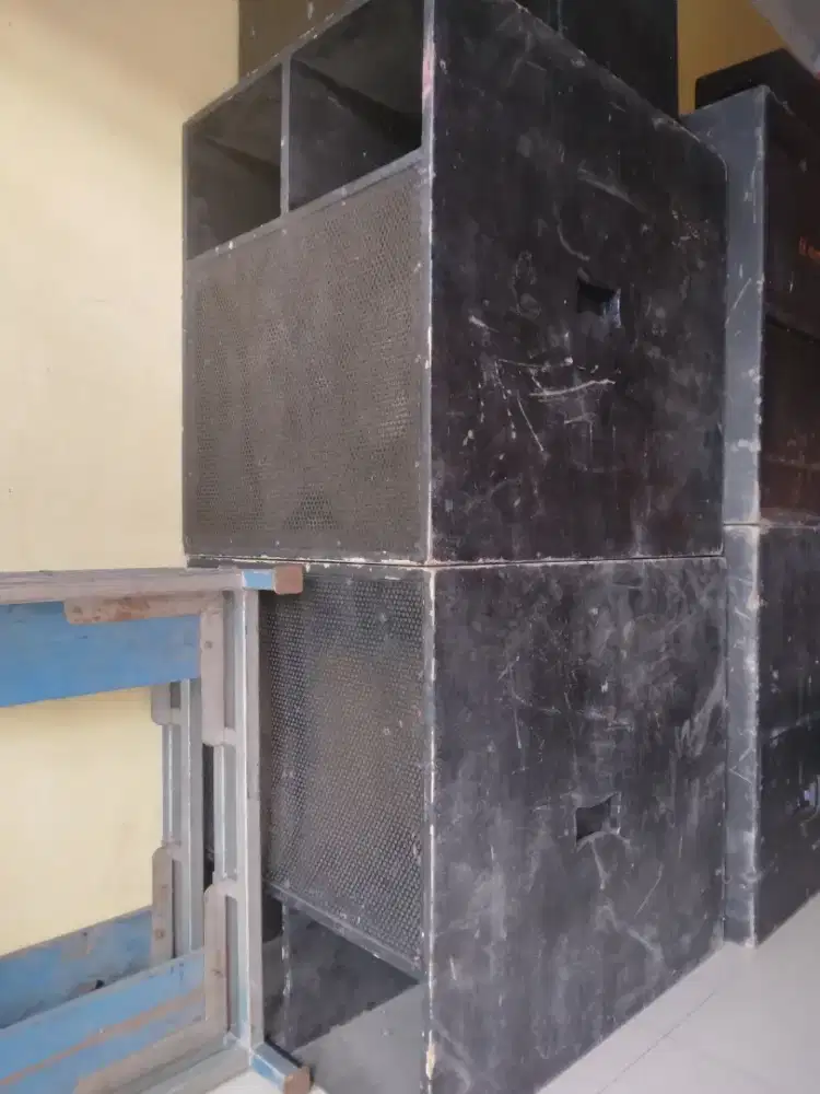 Box speaker 18 + isinya