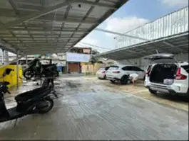 Pegawai Cuci Mobil Motor