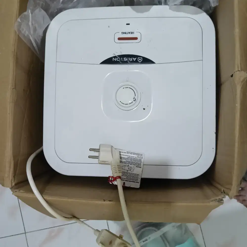 Pemanas air/water heater Ariston