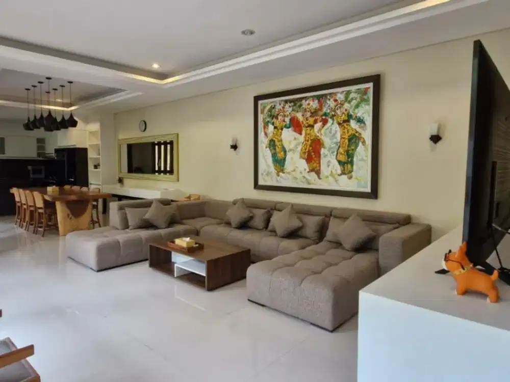 Villa 2 lantai Lokasi Dekat Jln Bumbak Kerobokan