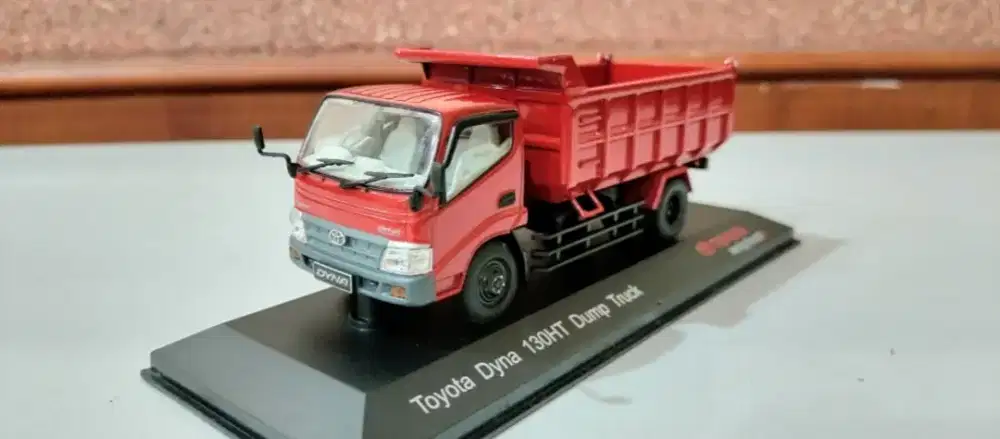 Miniatur/diecast truk Toyota Dyna