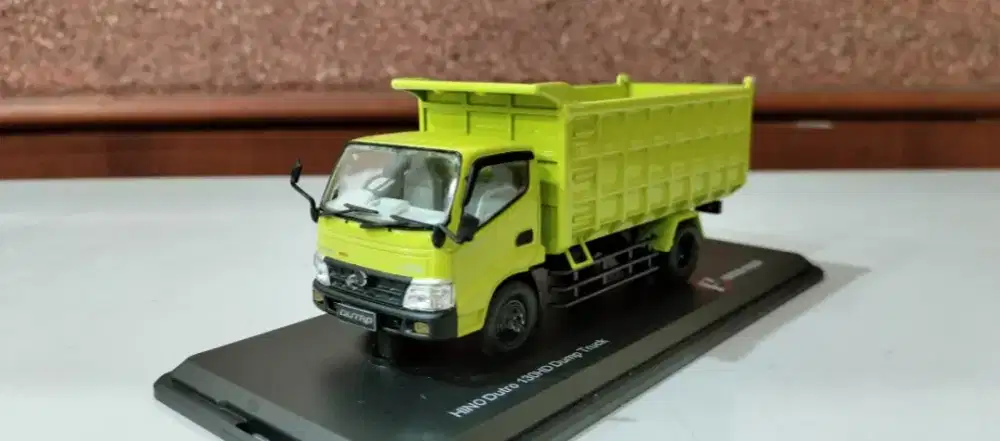 Miniatur/diecast truk Hino Dutro
