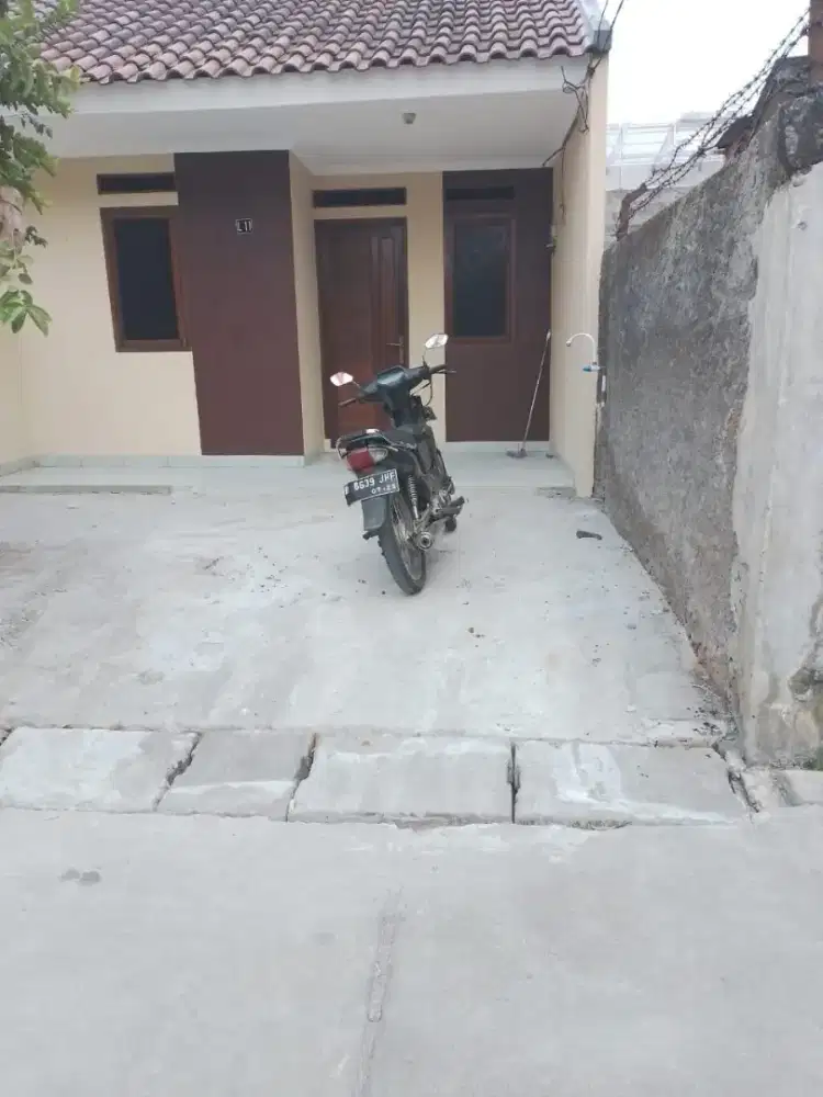 DISEWAKAN RUMAH TAHUNAN MURAH!!!