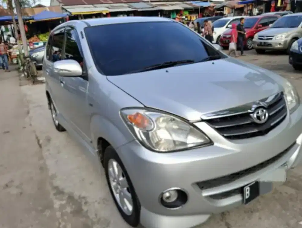 Di jual toyota avanza tahun 2011