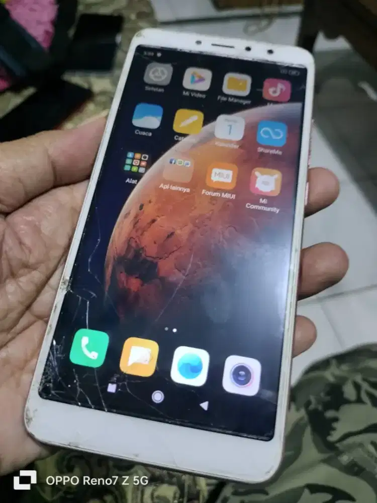 Xiaomi redmi s2.. 3/32.. retak ts normal mal