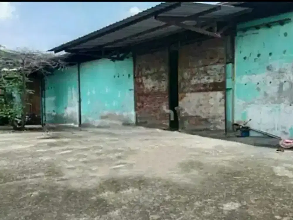 Gudang di Sukomanunggal Surabaya.