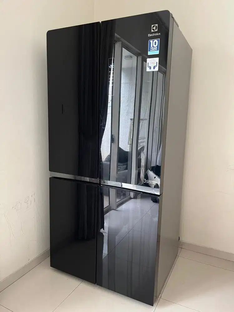 Dijual Lemari Es Electrolux EQE6909A - BID