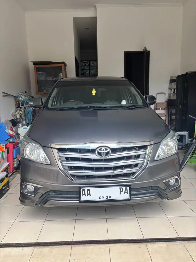 Innova V Luxury 2.0 AT 2014