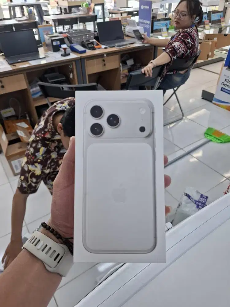 Iphone 17 Promax Silver