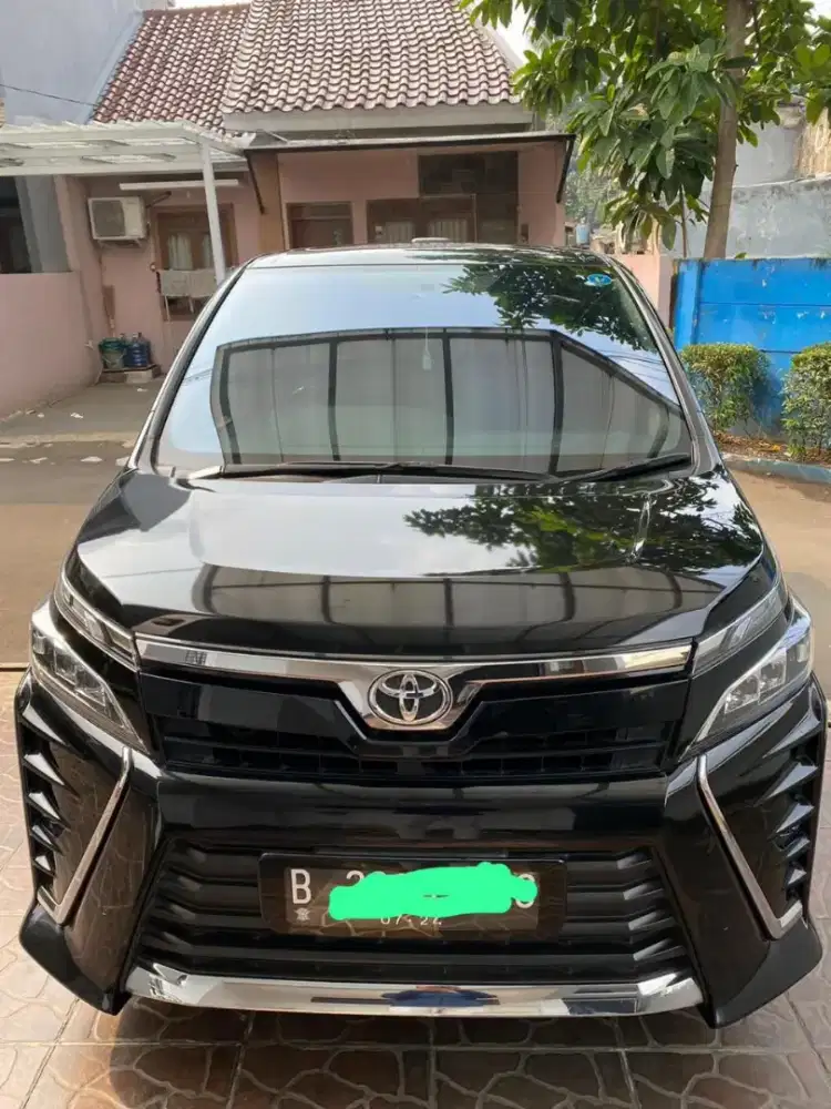 Toyota Voxy 2019