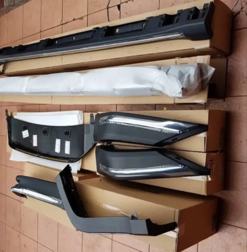 Bodykit Innova reborn orinya tipe venturer ( bisa utk upgrade)