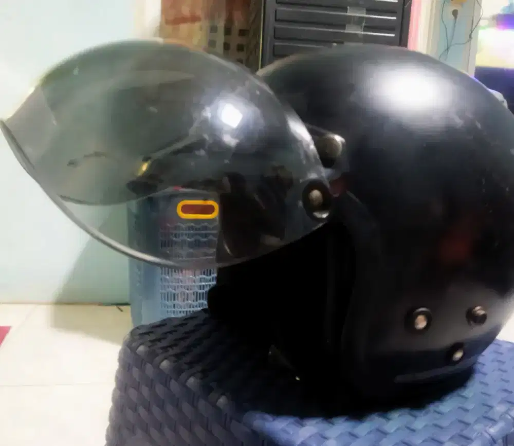 2 Helm Pemakaian Pribadi