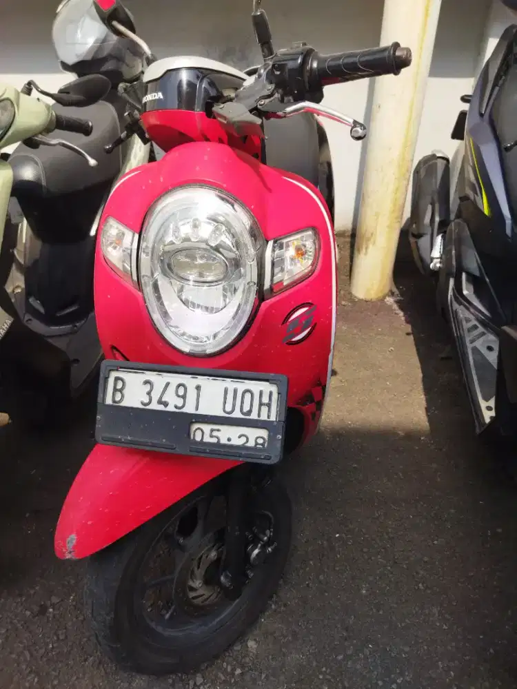 Scoopy 2018 warna merah