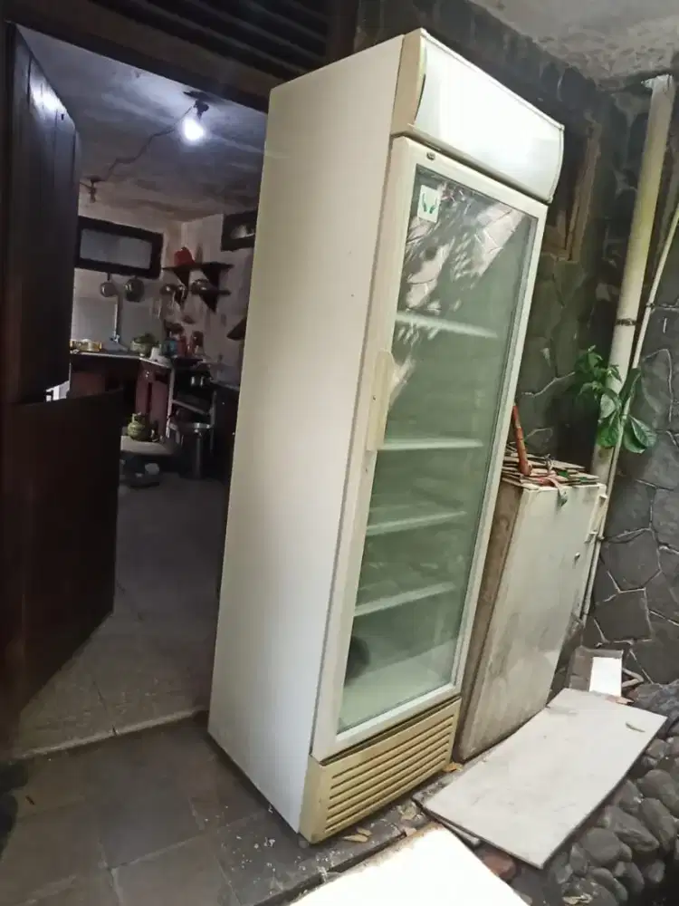 Jual  showcase  warna putih