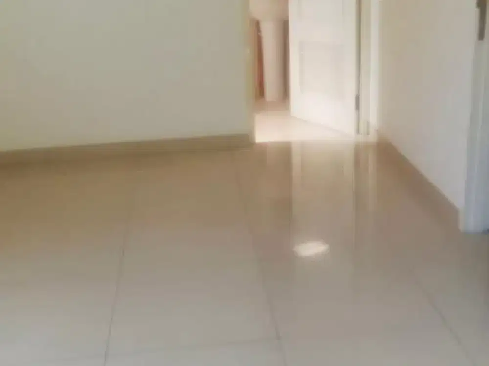 Disewakan Rumah 2 Lantai Posisi Hook di Residence One, Cluster Red Diamond.