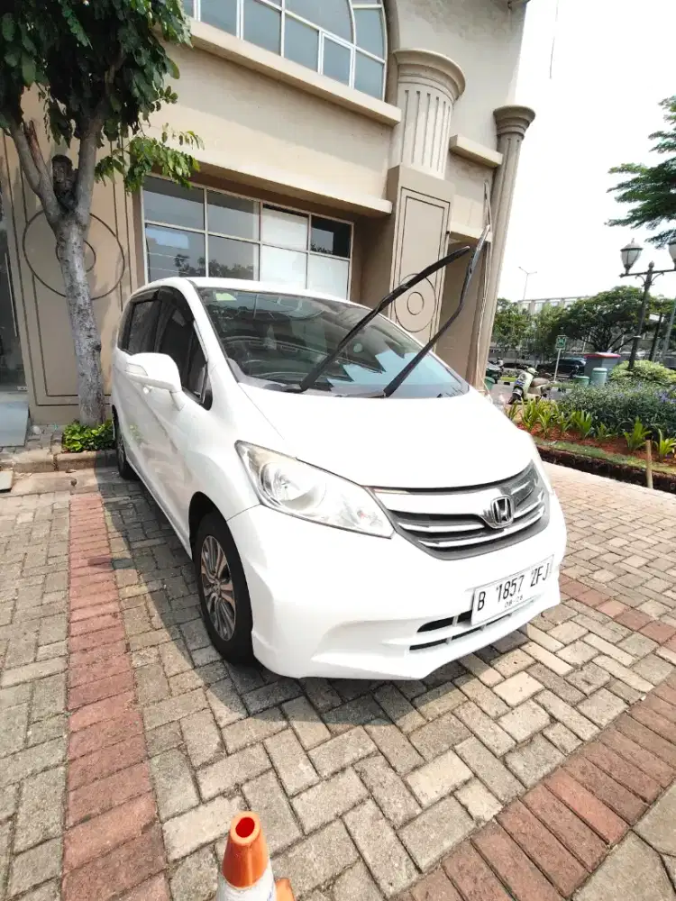 HONDA FREED SD AT 2013