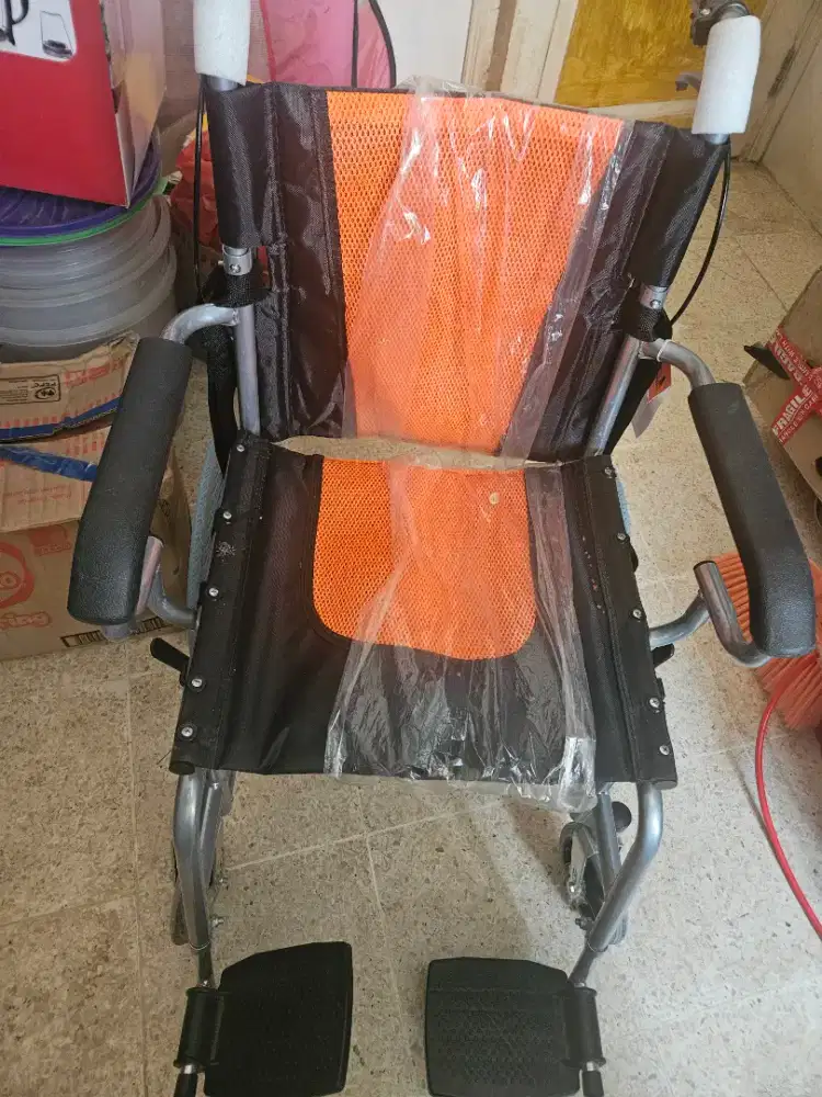 Kursi roda seperti baru