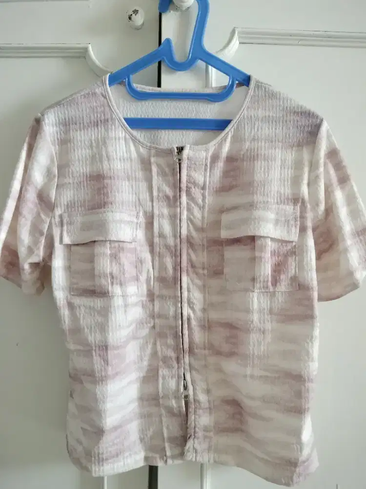 Kemeja resleting tengah