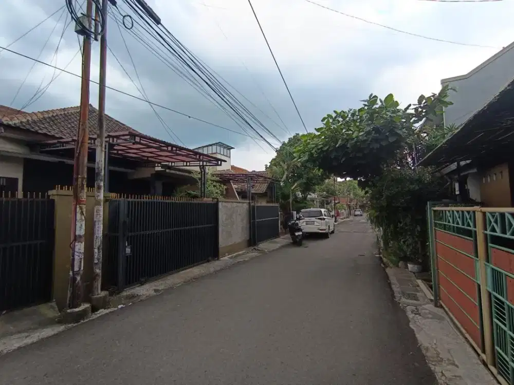 RUMAH MURAH SIAP HUNI BANGUNAN KOKOH 1 LANTAI LOKASI DI ARCAMANIK ENDAH DEKAT SPORT JABAR KOTA BANDUNG