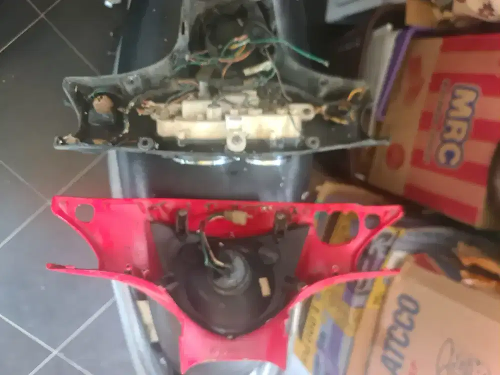 Batok lampu, speedometer kymco easy JR warna merah