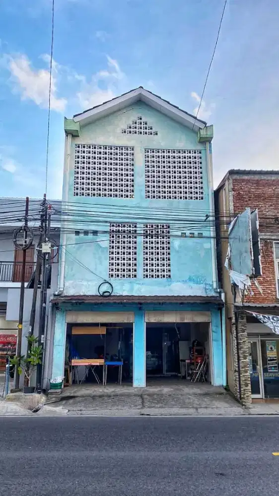 Ruang usaha Dan kost karyawan