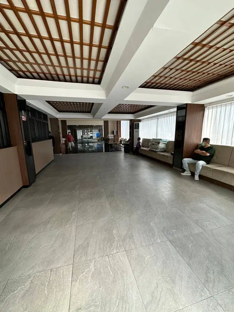 DIJUAL HOTEL ROYAL REGAL 5 LANTAI 90+ KAMAR JL. JAKSA AGUNG SUPRAPTO