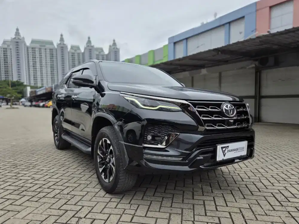 Toyota Fortuner 2.4 VRZ GR Sport 4x2  Facelift Diesel AT 2022 Hitam